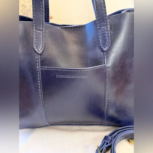 Lola Crossbody Tote by Portland Leather in Midnight Navy with adjustable straps - Picture 7 of 12